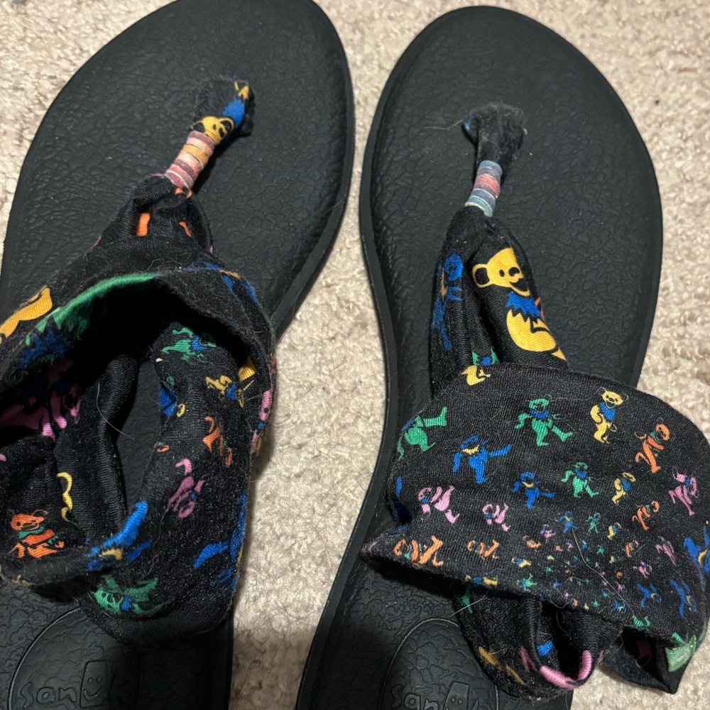Sanuk women’s size 11 Yoga Sling 2- Grateful Dead Bears